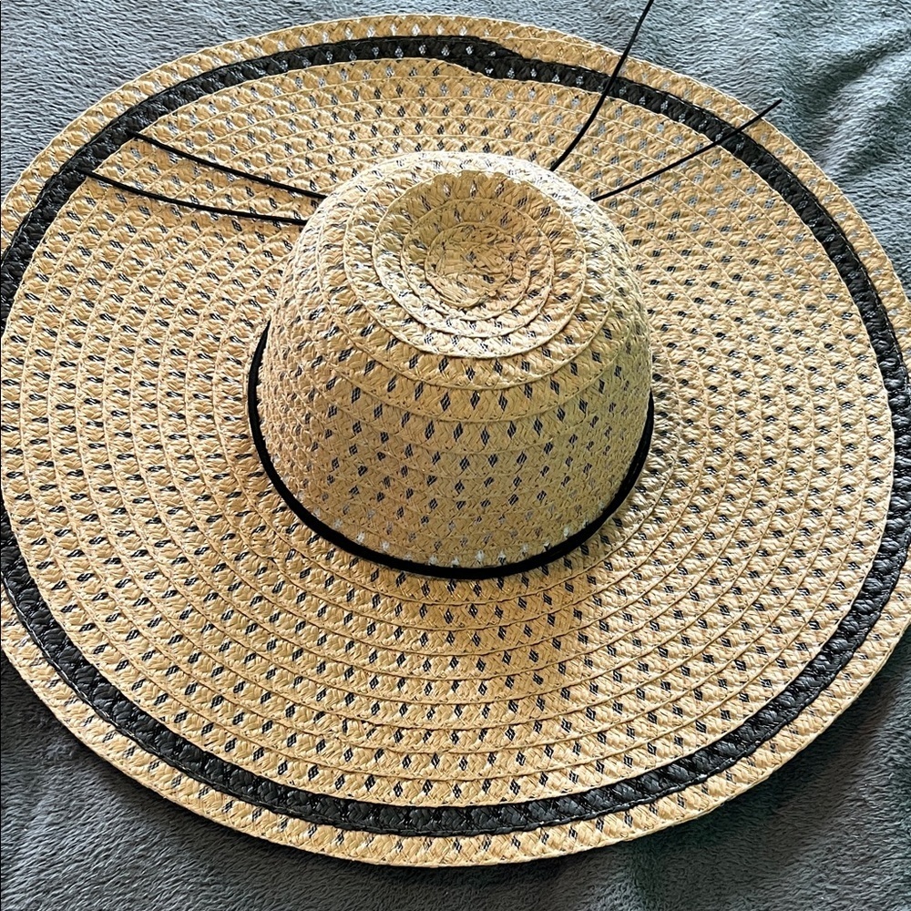 Straw beach hat